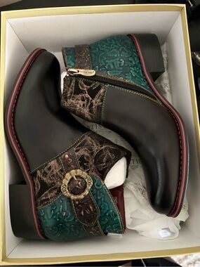 L‘Artiste TiaTia Ankle Boots in Black and Green